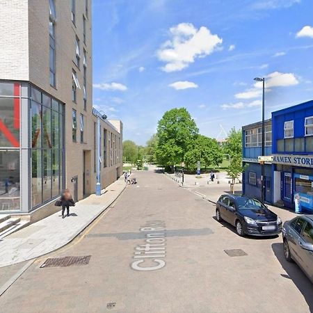 Super Studio With Two Bedrooms - Five Minutes From The Station! Londres Exterior foto